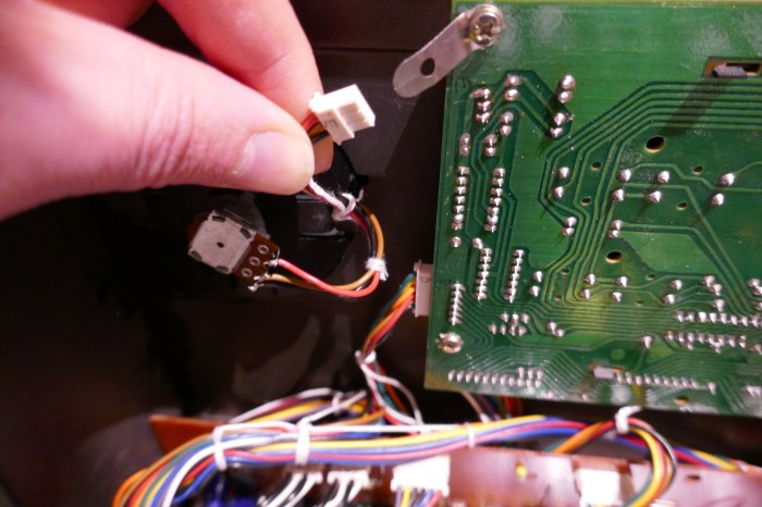 01-Pull off the connector