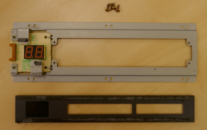 02-RemoveDisplayAssemblyLens